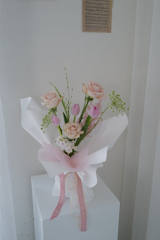 玫瑰+鬱金香花束 - honeybee breath