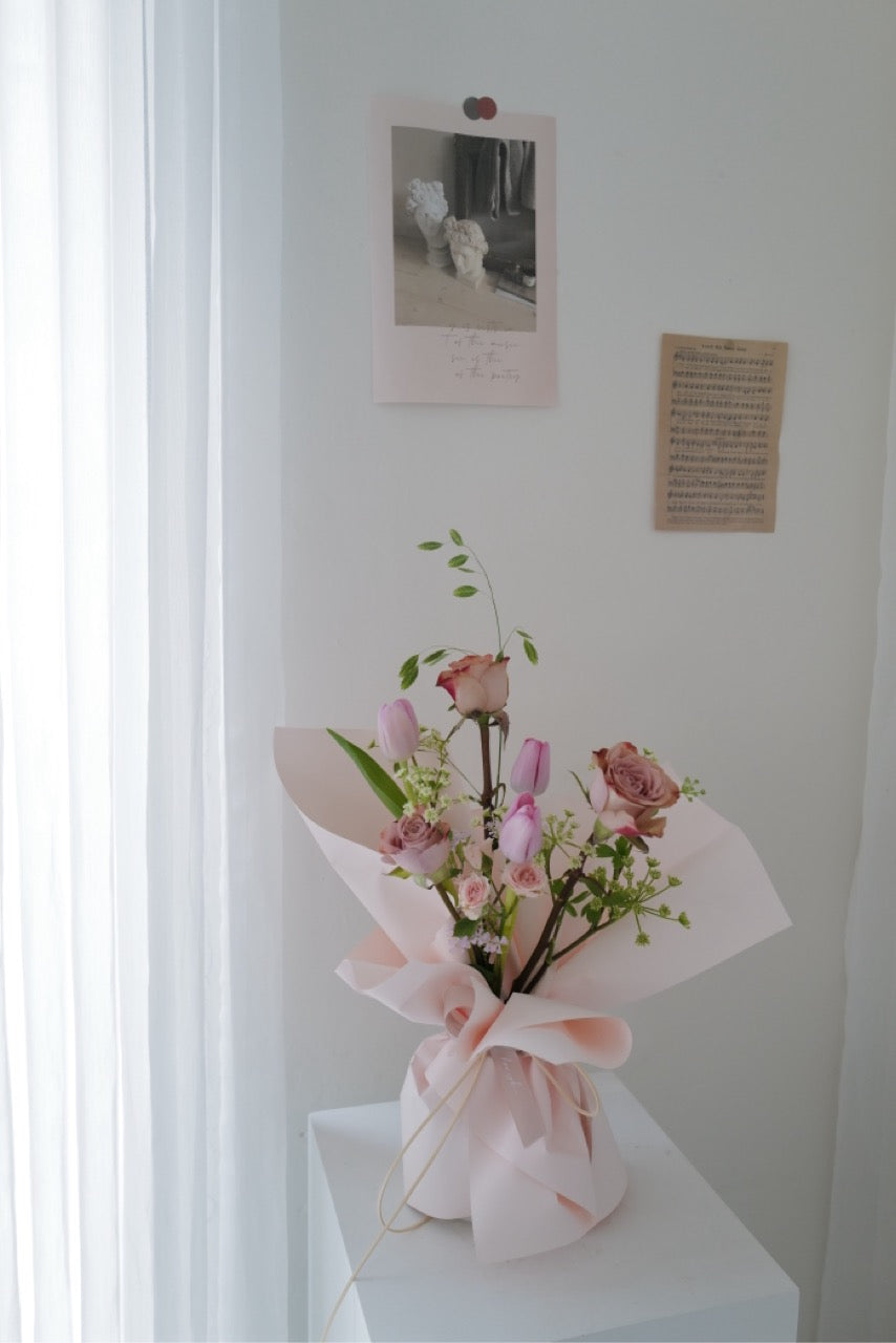 玫瑰+鬱金香花束 - honeybee breath