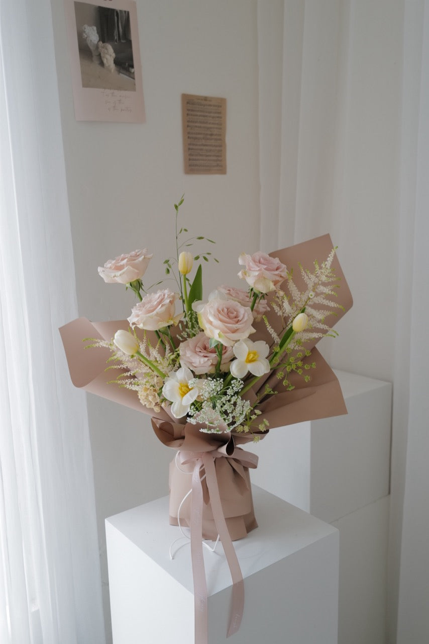 玫瑰+鬱金香花束 - honeybee breath