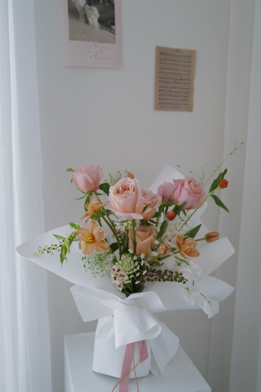 玫瑰+鬱金香花束 - honeybee breath