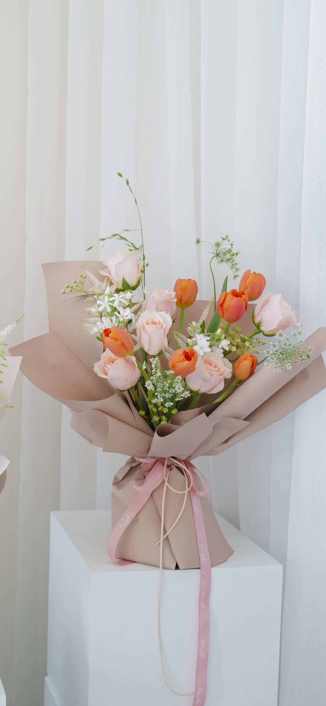 玫瑰+鬱金香花束 - honeybee breath